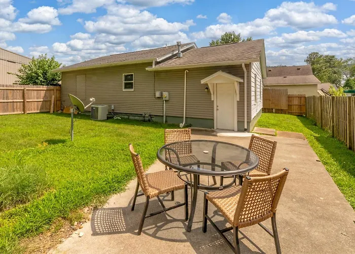 Holiday home Month To Month Storage Garage Marion