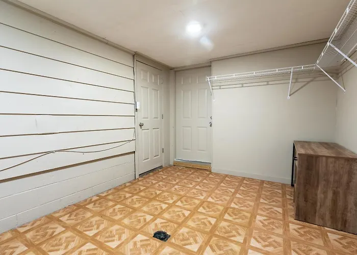Month To Month Storage Garage *